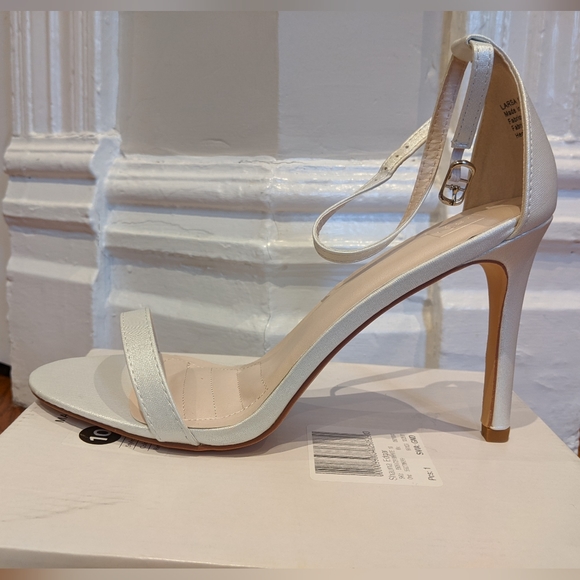 White wedding heels, size 10 - Picture 2 of 4